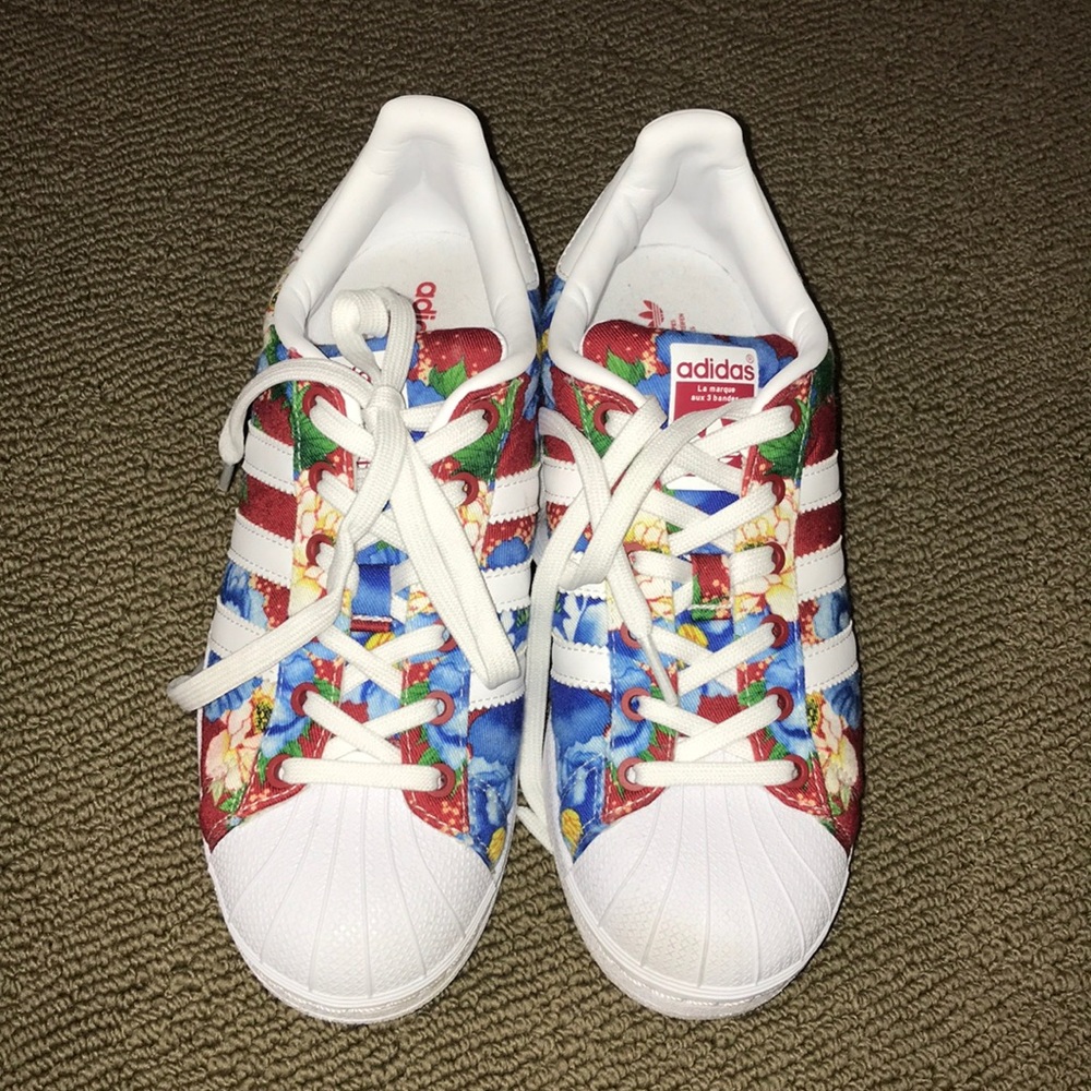 Adidas practically new size 6.5 ladies shoes